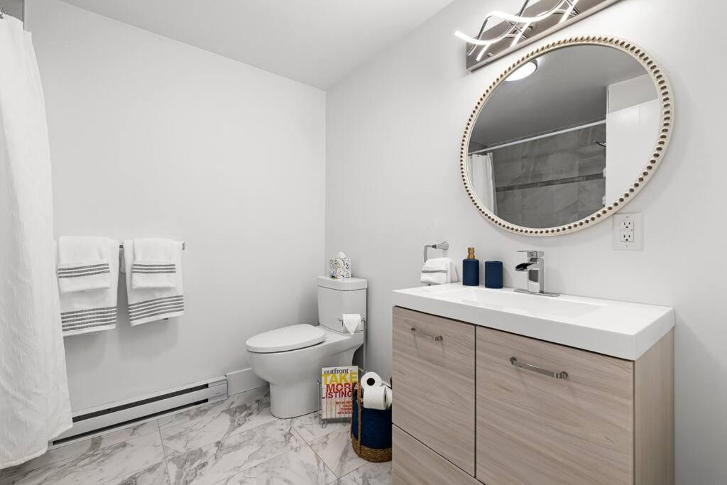 Beautiful 1 Bedroom Apartment - Private Entrance Moncton Exterior foto